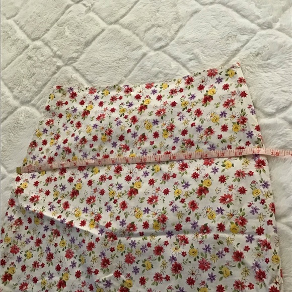 Ticci Tonetto White and Red Floral Mini Skirt - Picture 6 of 8